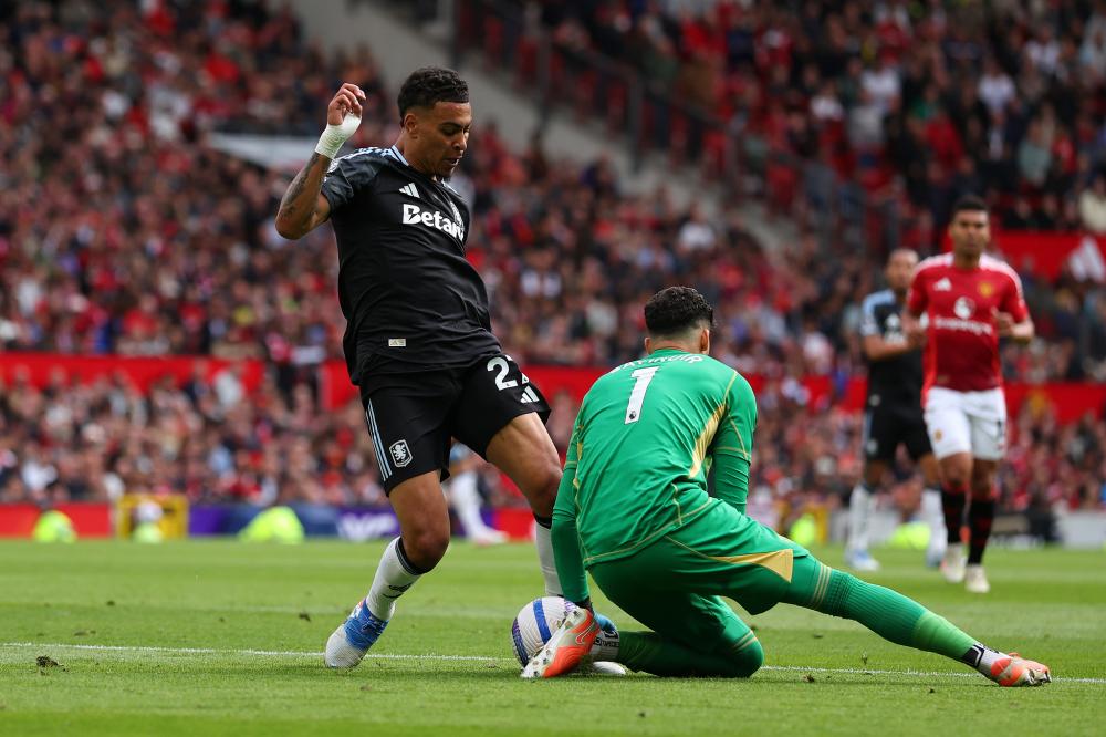 中场核心连续突破防守制造机会