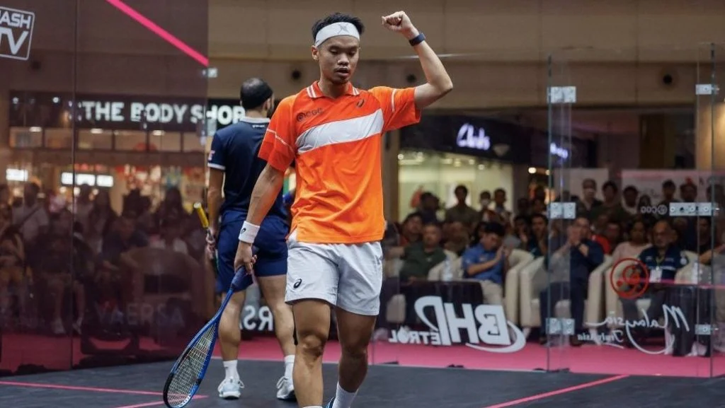 足球英超双红会爆发冲突，多人吃黄牌